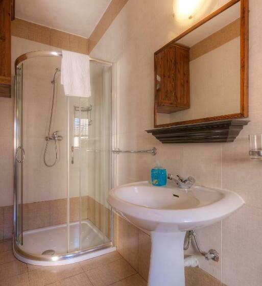 پانسیون Green Grove Guest House