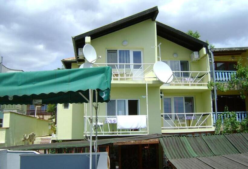 ペンション Guest House Paskal