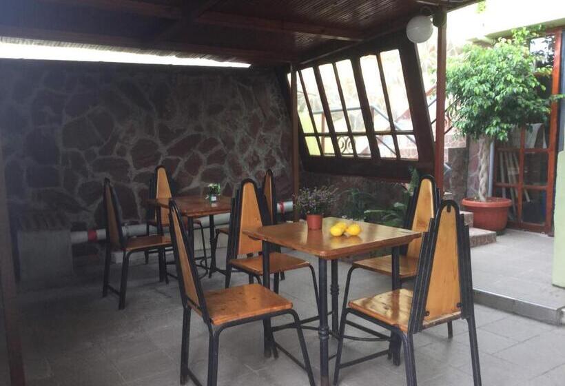 ペンション Guest House Paskal