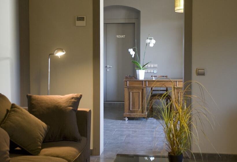 پانسیون Hostal Barris