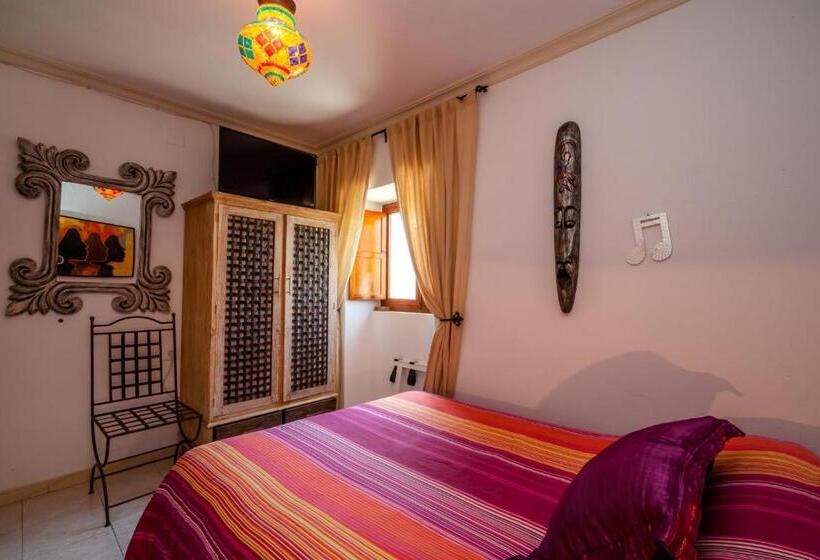 بنسيون Hostal El Asturiano