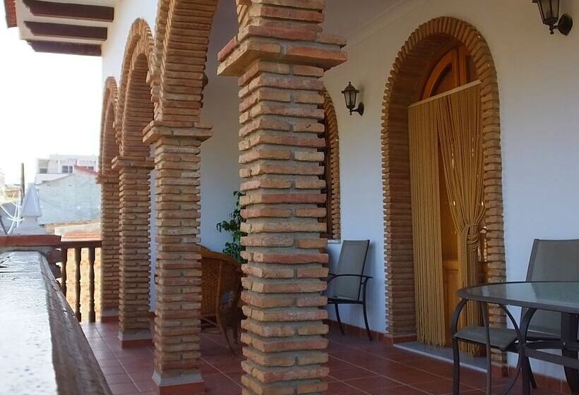 بنسيون Hostal Rural Villa Cabreros   Hostel