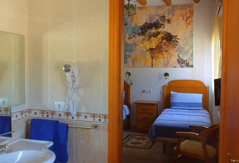 بنسيون Hostal Rural Villa Cabreros   Hostel