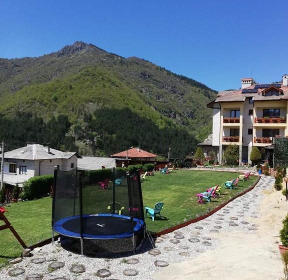 بنسيون Kris Guest House