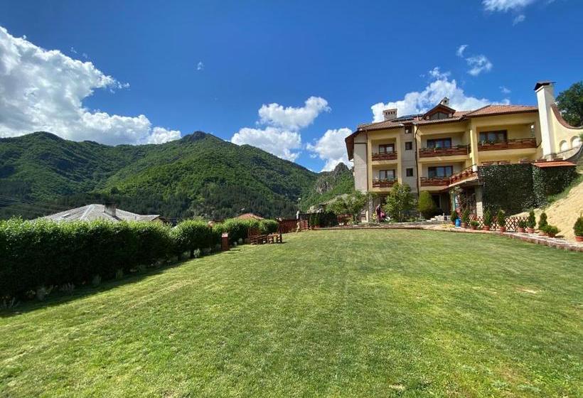 بنسيون Kris Guest House