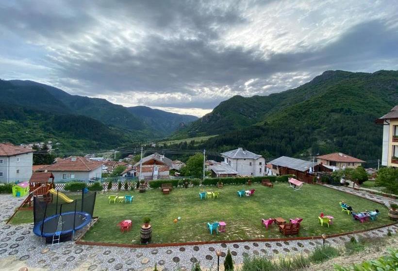 بنسيون Kris Guest House