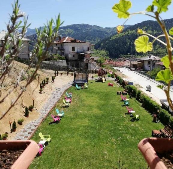 بنسيون Kris Guest House