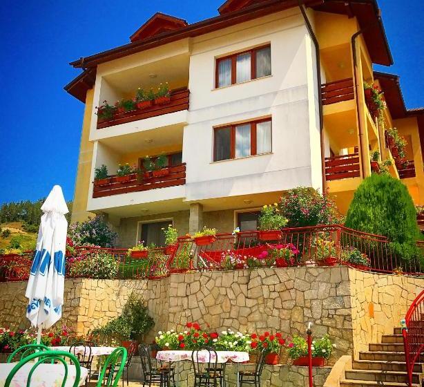 بنسيون Kris Guest House