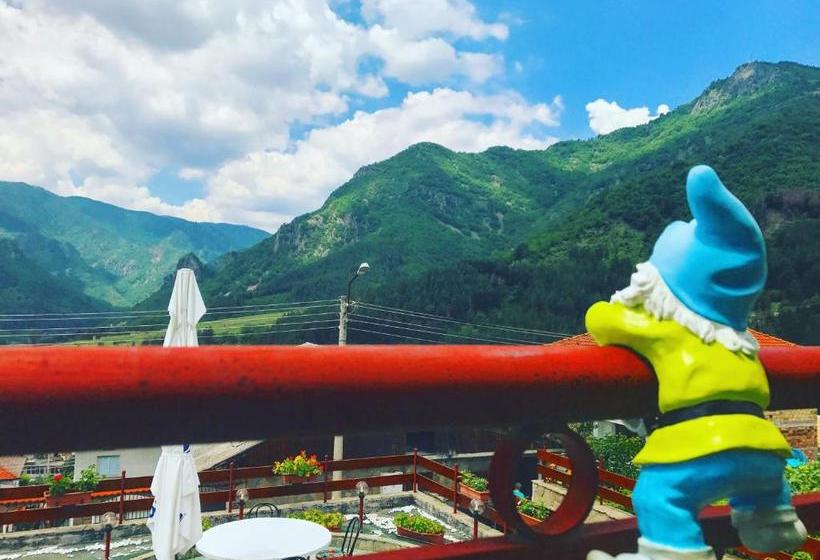 بنسيون Kris Guest House