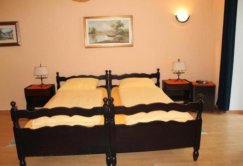 פנסיון Osteria Battello