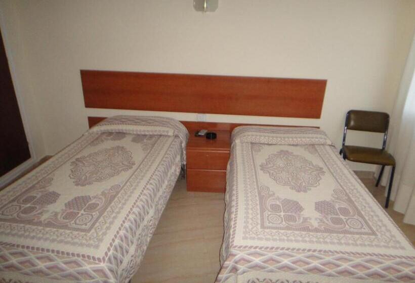 펜션 Pensió Restaurant Llança