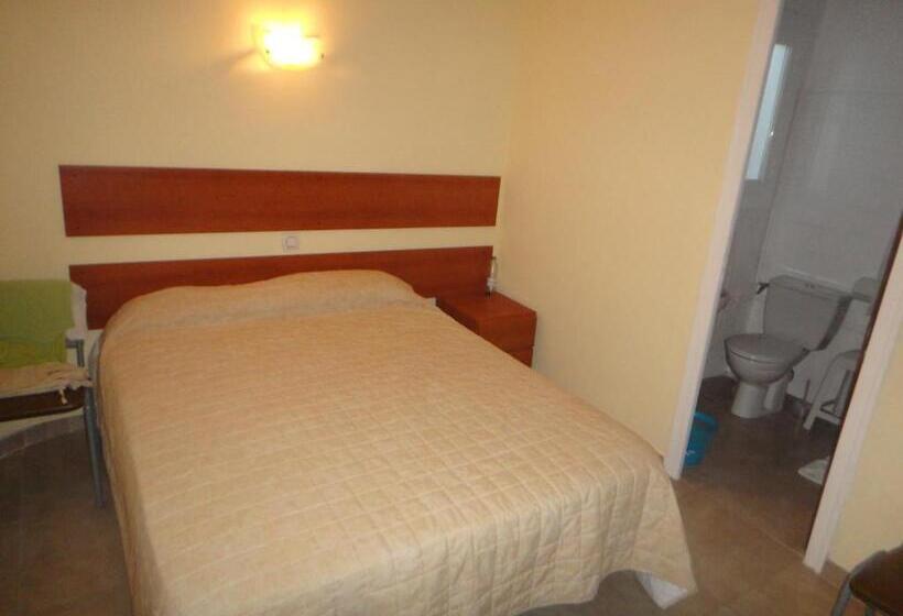 펜션 Pensió Restaurant Llança