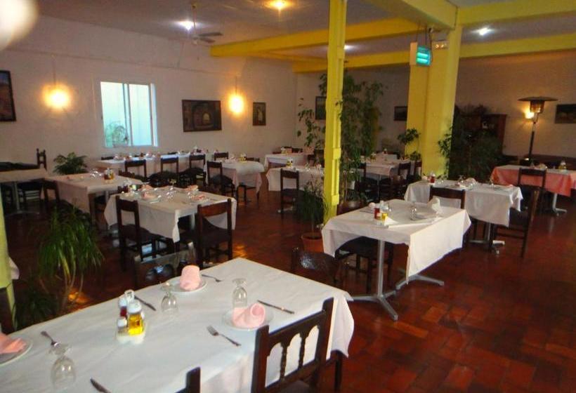 펜션 Pensió Restaurant Llança