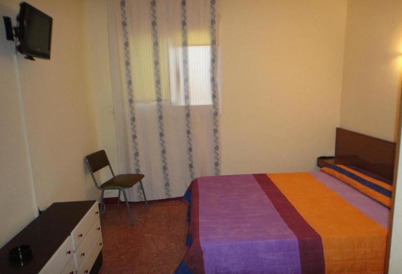 펜션 Pensió Restaurant Llança