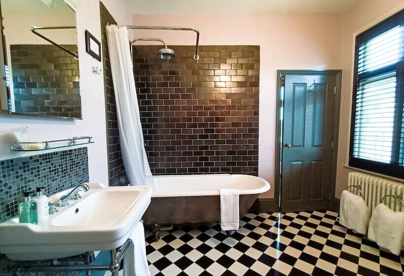 ペンション The Linden Stansted