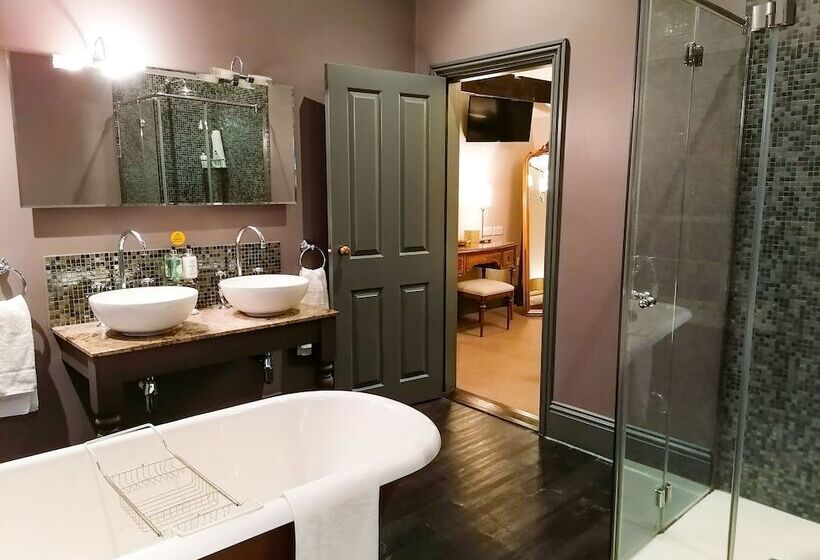 بنسيون The Linden Stansted