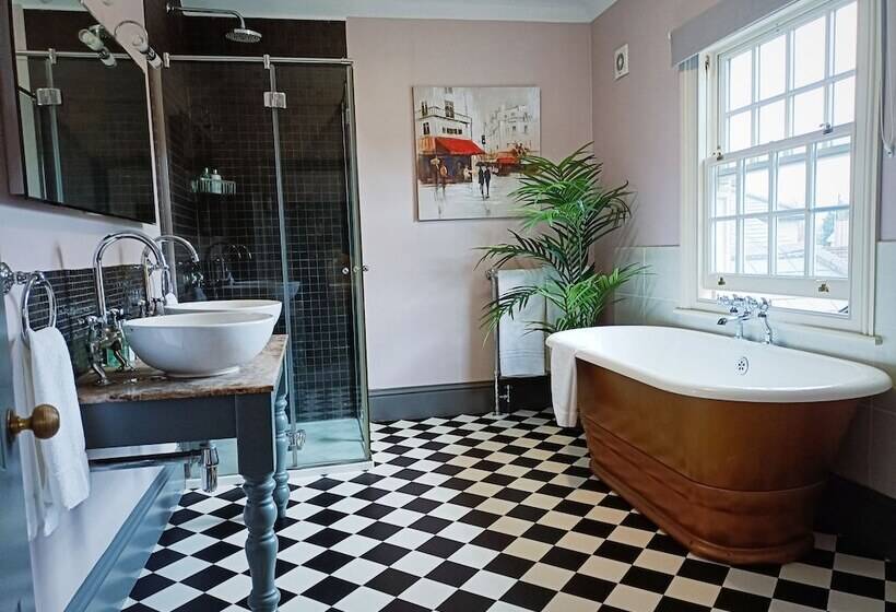 ペンション The Linden Stansted