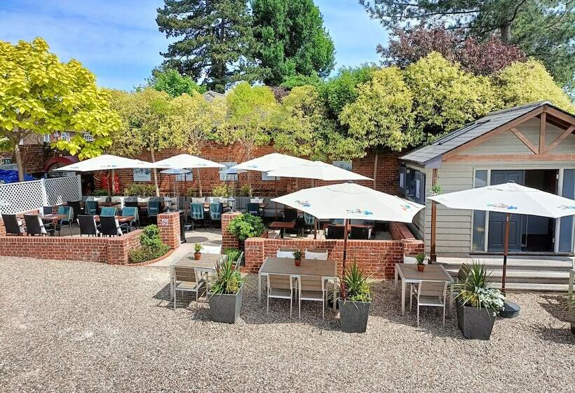 ペンション The Linden Stansted