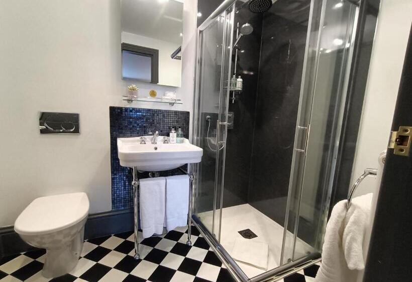 ペンション The Linden Stansted