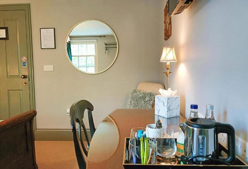 ペンション The Linden Stansted