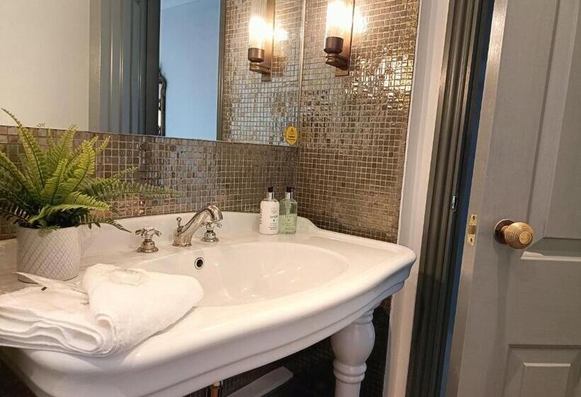 ペンション The Linden Stansted