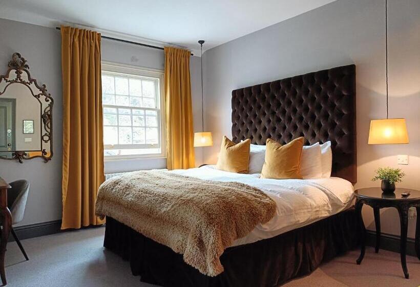 ペンション The Linden Stansted