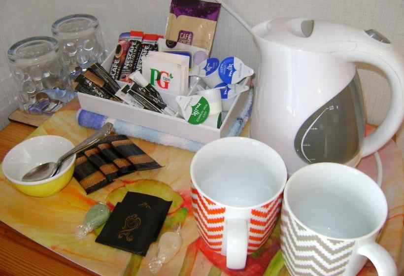 بنسيون The Wharncliffe