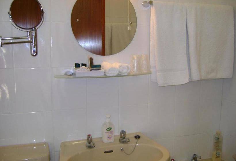 بنسيون The Wharncliffe