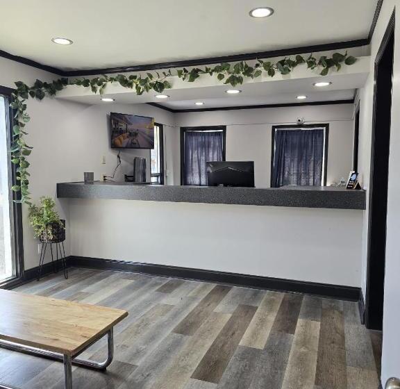 فندق صغير Raceway Inn