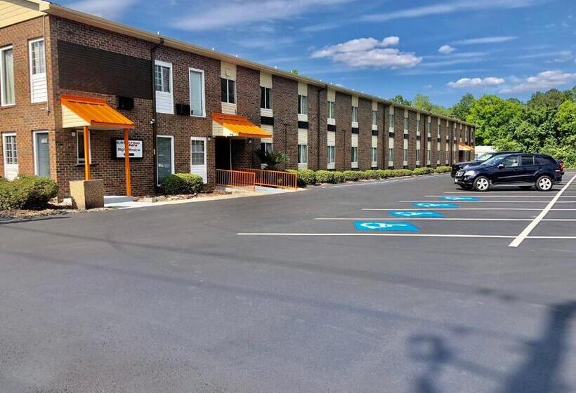 فندق صغير Raceway Inn