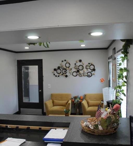 فندق صغير Raceway Inn