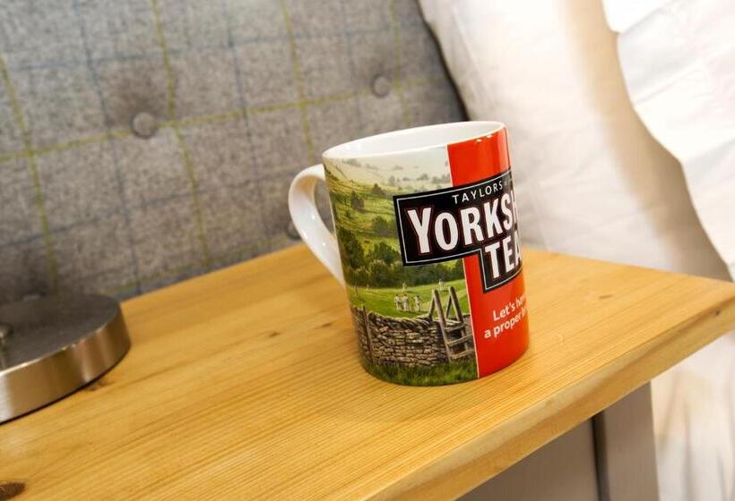 فندق صغير The Fleece Inn