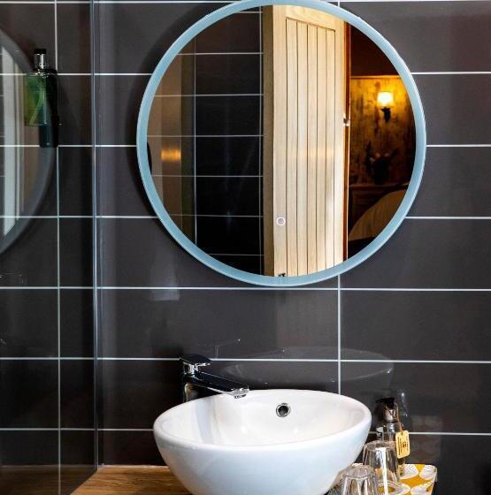 فندق صغير The Fleece Inn