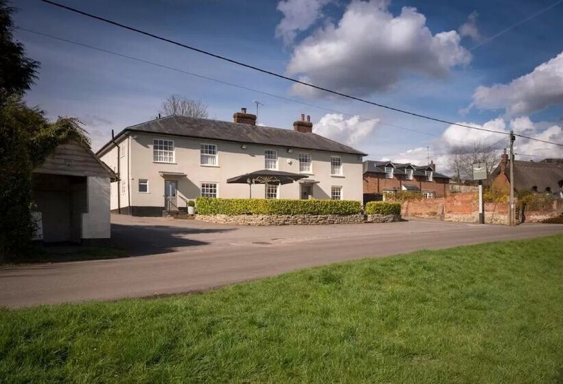 הוסטל The Hawk Inn