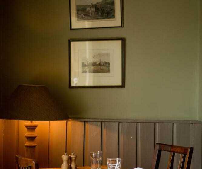 הוסטל The Hawk Inn