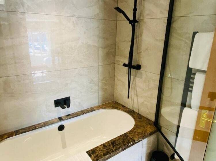 فندق صغير The Star Inn 1744