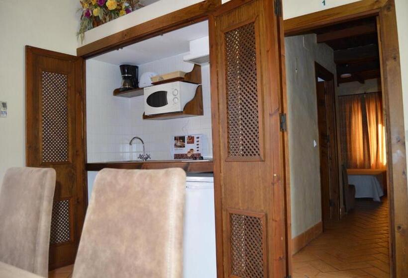 Apartamentos Turísticos Hostal Los Alisos
