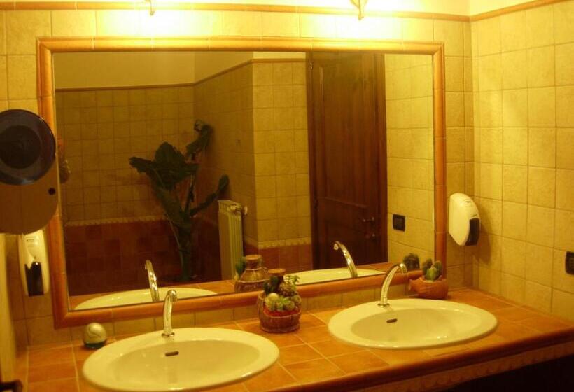 ホテル Angelucci Agriturismo Con Camere E Agri Camping