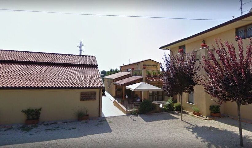 Отель Angelucci Agriturismo Con Camere E Agri Camping