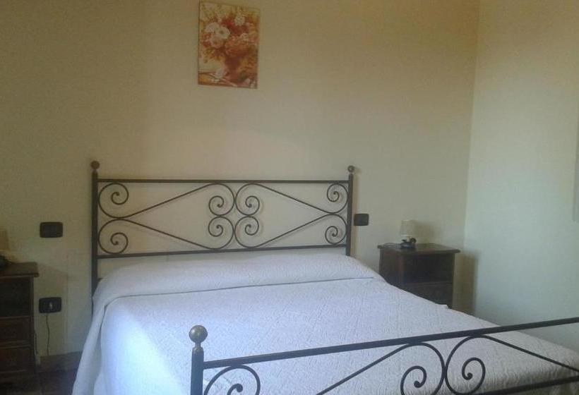 هتل Agriturismo Casale Delle Lucrezie