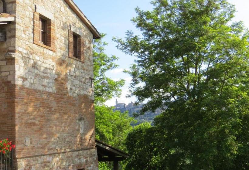 هتل Agriturismo Casale Delle Lucrezie