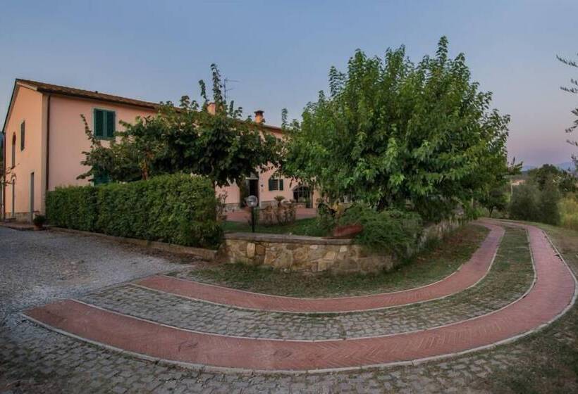 هتل Agriturismo La Torricella