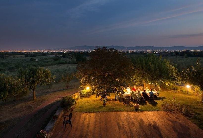 هتل Agriturismo La Torricella