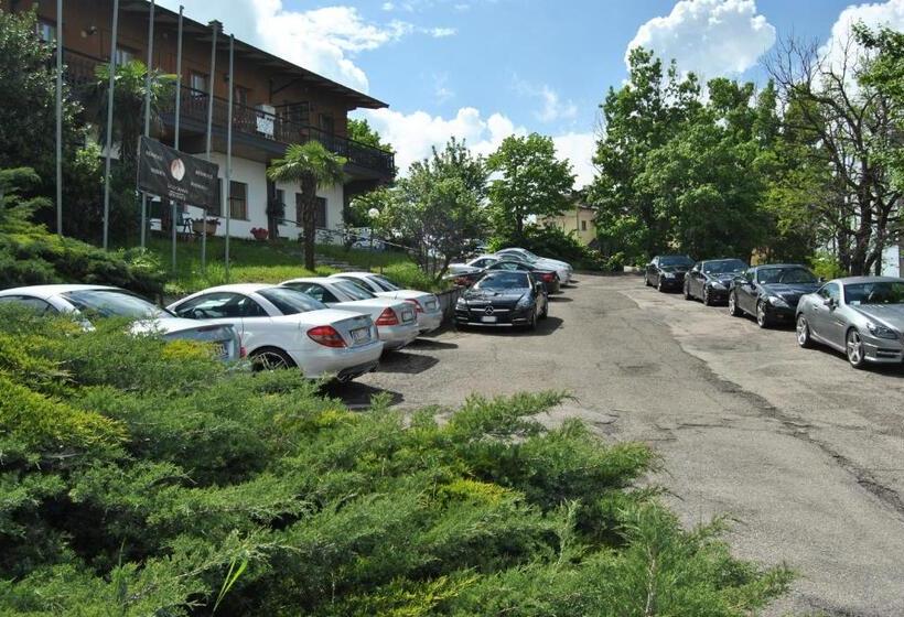 בית מלון כפרי La Locanna