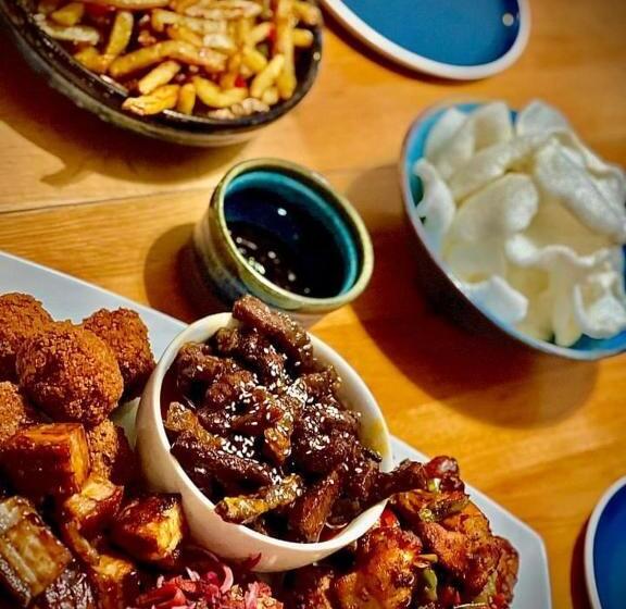 酒店 The Harbour Bar & Bistro