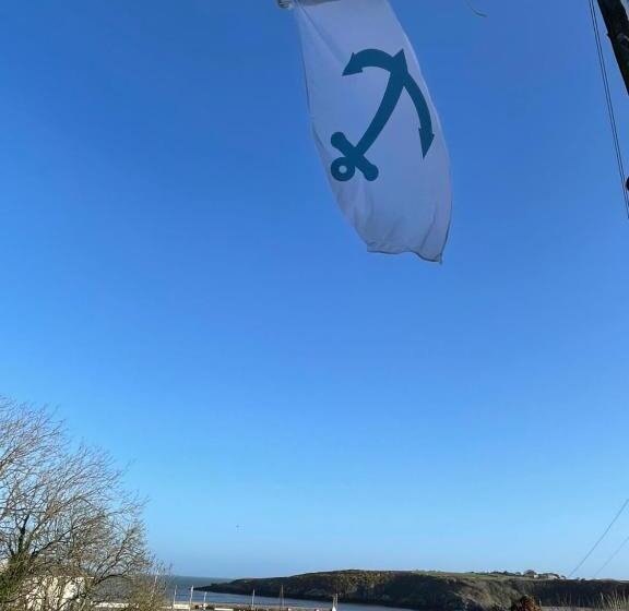 酒店 The Harbour Bar & Bistro