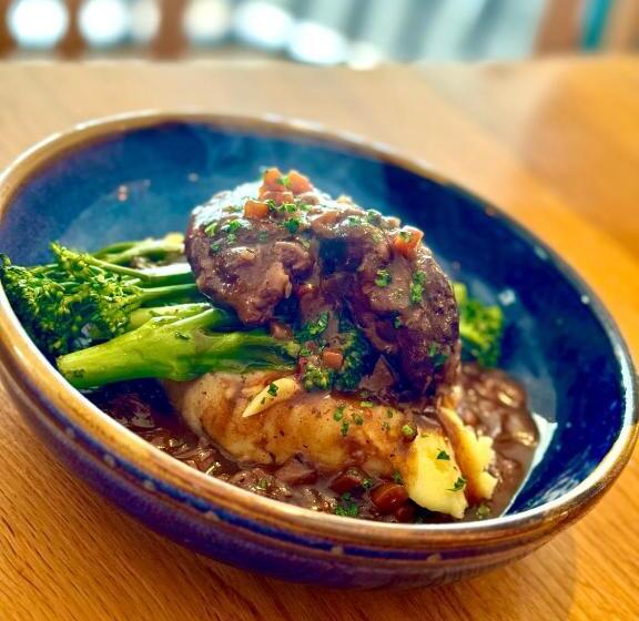 酒店 The Harbour Bar & Bistro