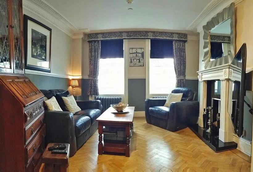 ペンション Churchill Guest House