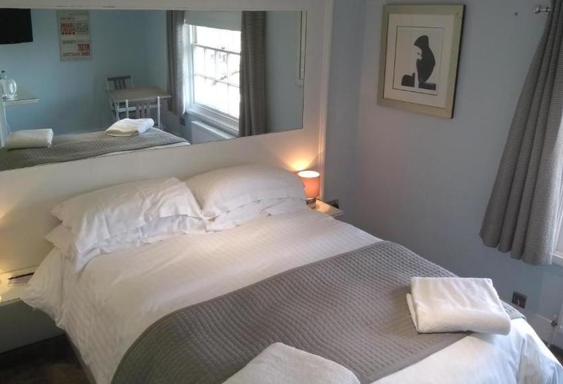 ペンション Churchill Guest House