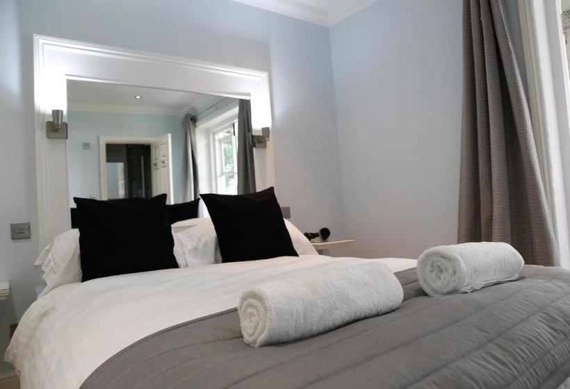 ペンション Churchill Guest House